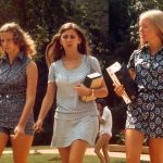Модата на 70-те: Пермата, минижупът и защо шиехме всичко сами