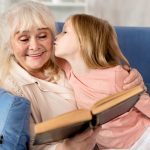 Когато музиката лекува: Песните, които споделих с внучката си