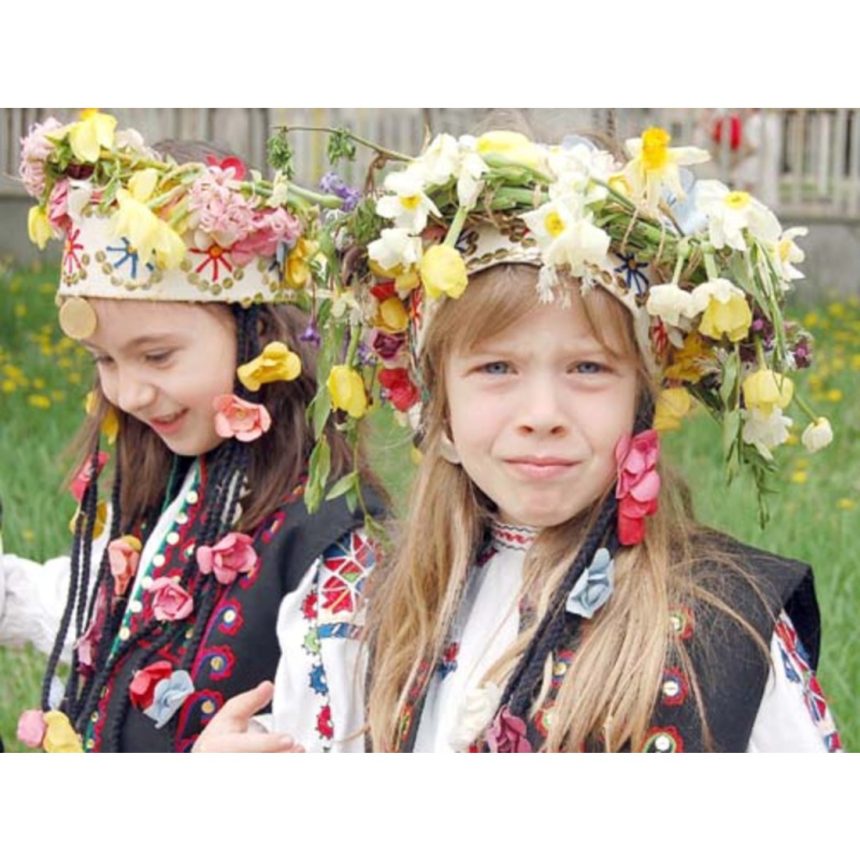 🌿 Шепотът на върбата: Връбница (Цветница), имена и ароматът на пролетта