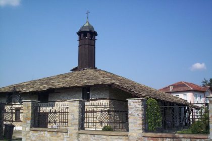Цяло село на колене: чудото на реставрираната църква в Трявна
